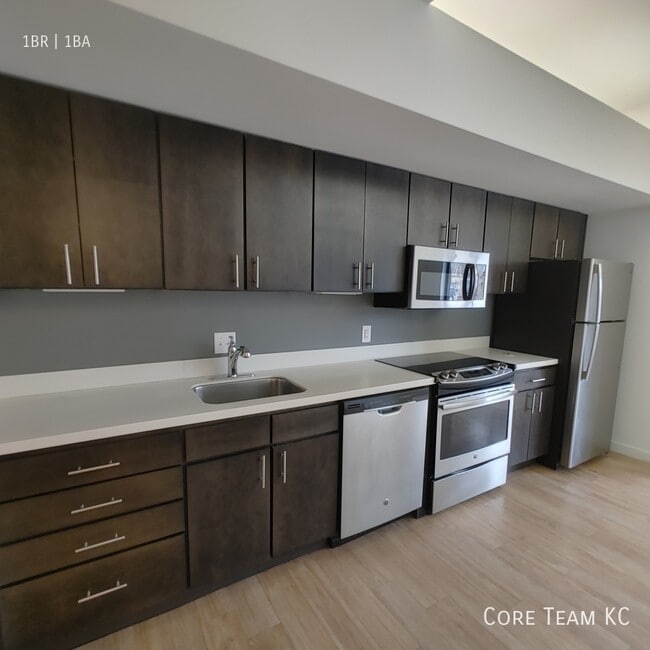 Foto del edificio - 662 E 63rd St