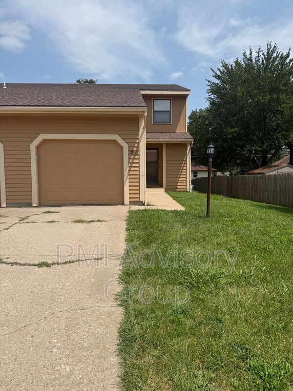 Building Photo - 2816 SW Westport Plaza Dr