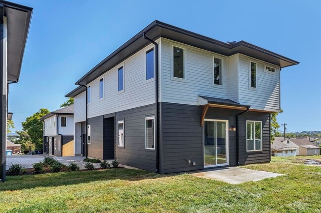 Building Photo - 5917 Robertson Ave