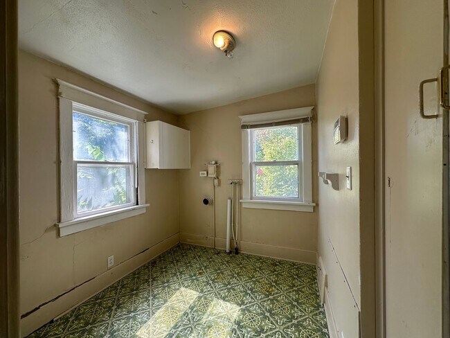 Foto del edificio - Large 3+ Bedroom House $1100