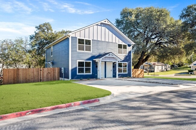 Building Photo - Modern Townhome for Rent – Modern Living at Its Best!