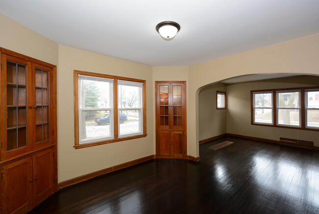 Building Photo - 3300 N 42nd St