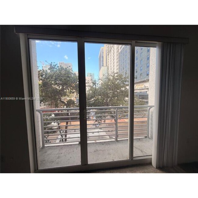 Foto del edificio - 133 NE 2nd Ave