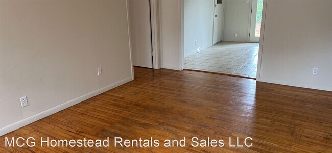 Building Photo - 4 br, 1 bath House - 1507 Zephyr Rd