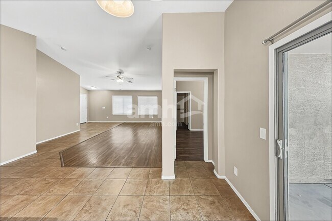 Foto del edificio - 2324 S 238th Ln