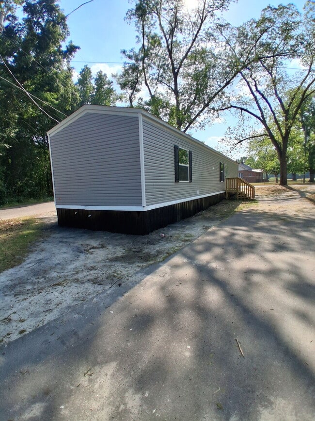 Building Photo - ???? RENT-TO-OWN OPPORTUNITY  Fredrick St – Hands On Homes  MHP