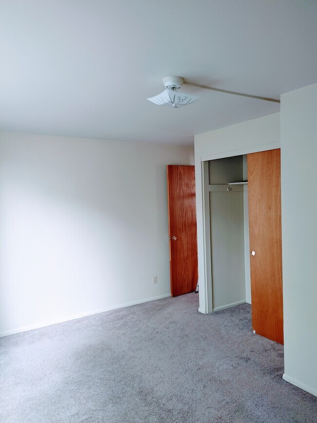 Building Photo - 2222 Gilman Dr W
