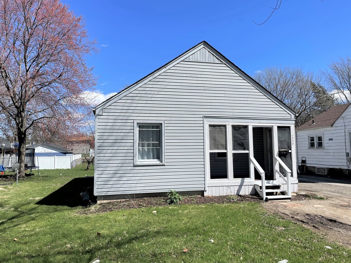 Primary Photo - 1324 Gates St