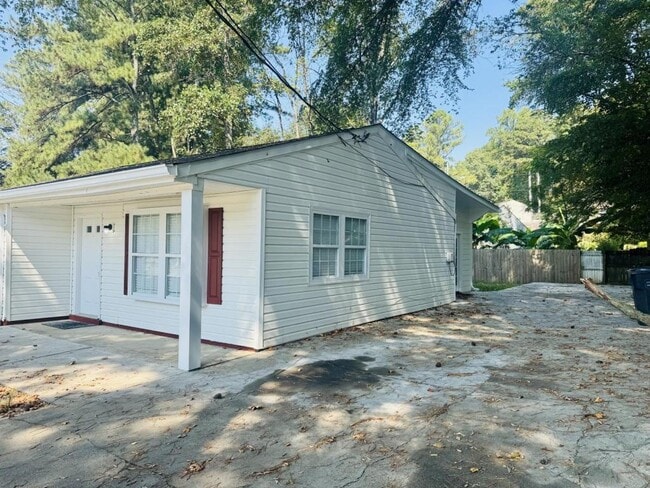 Building Photo - 5573 Singleton Rd
