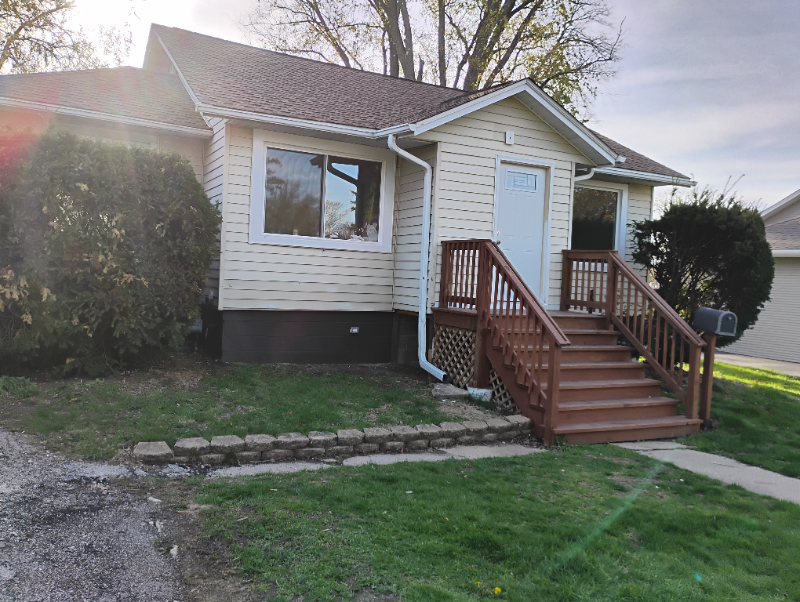 Primary Photo - 740 S Grace St