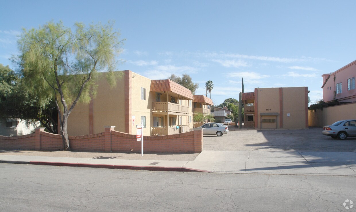 Building Photo - Halmark Apartments
