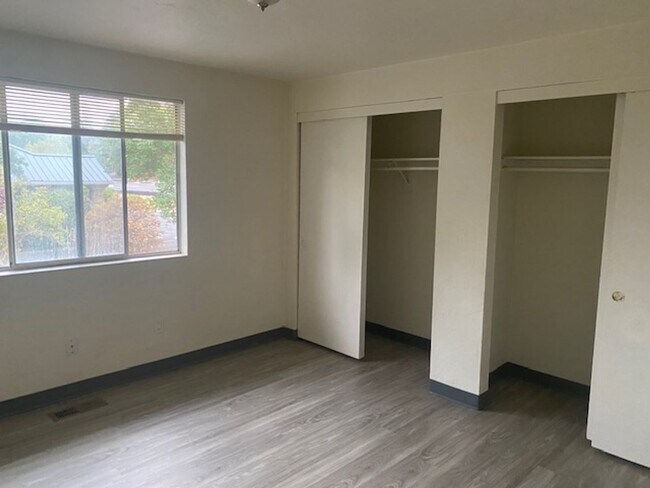 Foto del edificio - 2115 E Barnett Rd