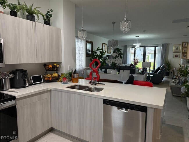 Foto del edificio - 5227 Nevola Ave