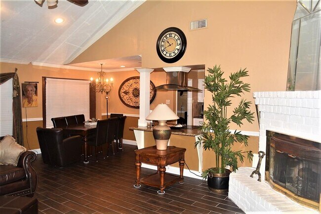 Foto del edificio - 12542 Wrenthorpe Dr