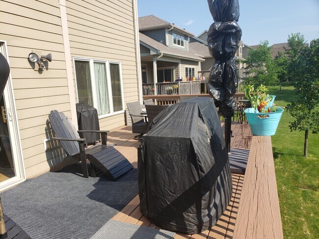 Amplia terraza - 407 Century Oak Dr