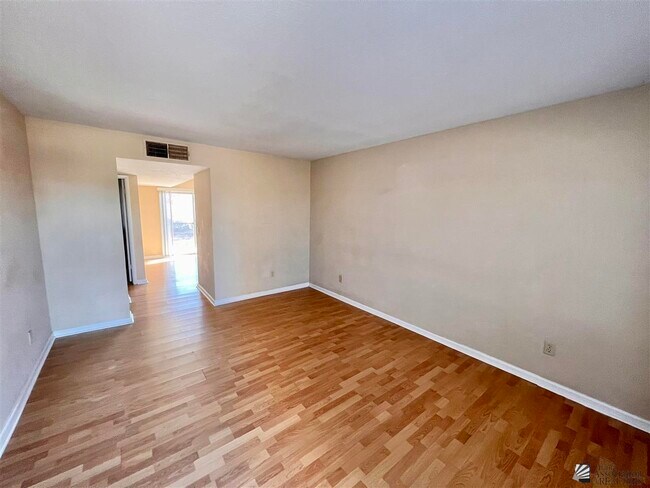 Foto del edificio - 2521 S 17th Ave