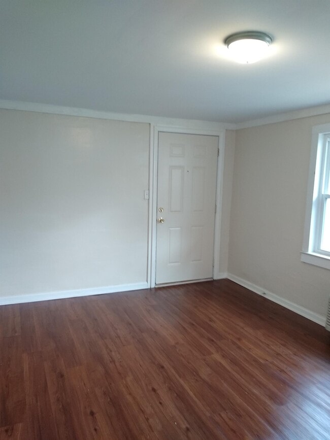 Building Photo - 201 Chandler Dr