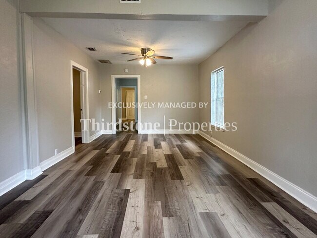 Foto del edificio - 7827 Mattox Ave