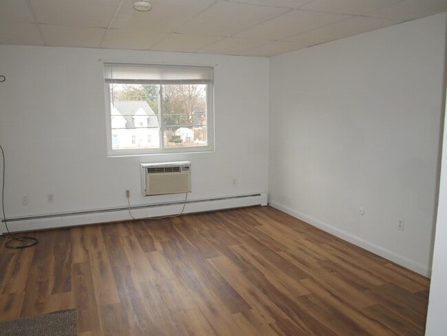 Building Photo - 215 Chelmsford St
