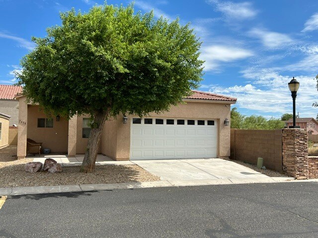 Building Photo - 2424 Stonebridge Dr