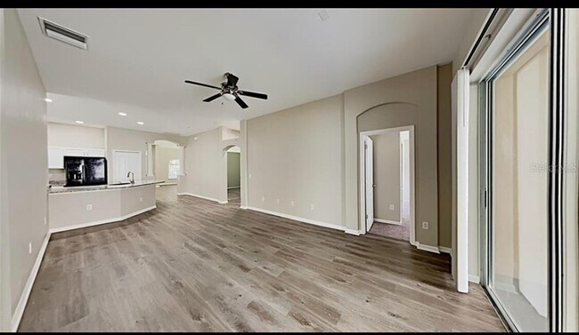 Foto del edificio - 616 Straw Lake Dr