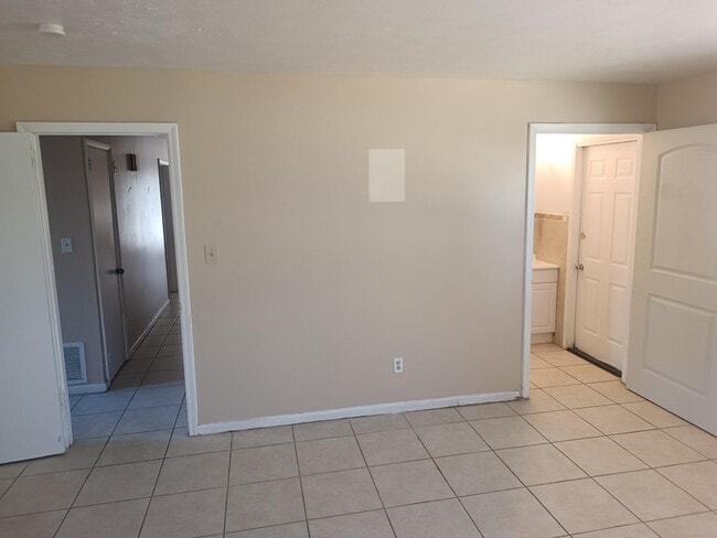 Building Photo - 410 S Tropical Trail