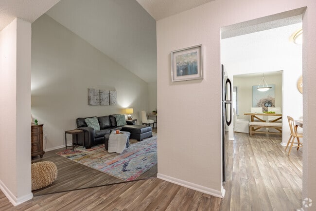 2BR, 2BA - 1296SF - The Oxford Apartments