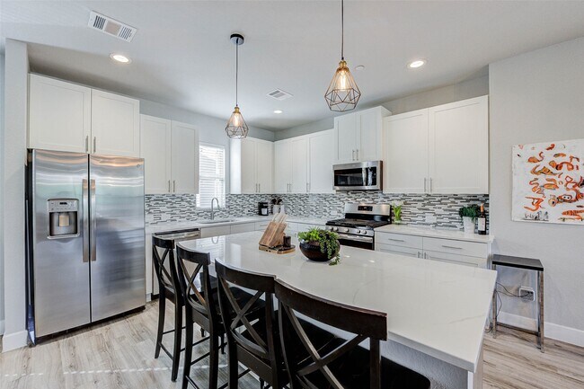 Foto del edificio - 18732 Centro Main St