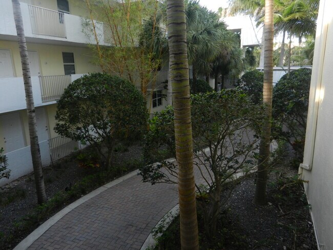 Foto del edificio - 8950 SW 69th Ct