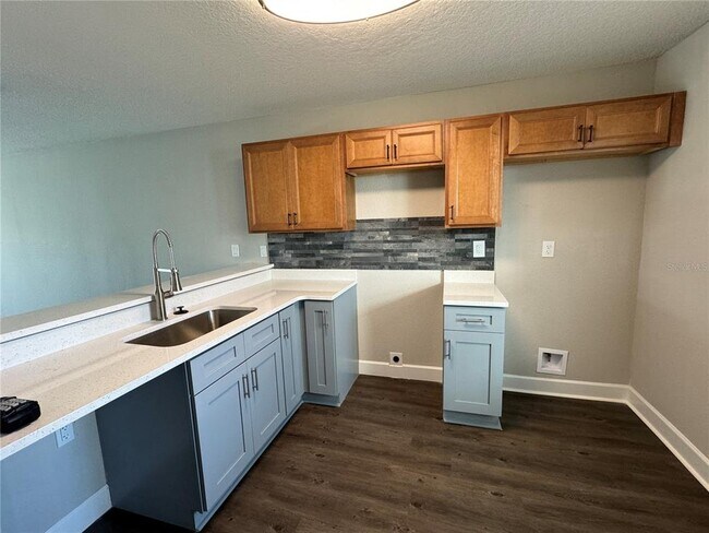 Building Photo - 2536 Woodgate Blvd