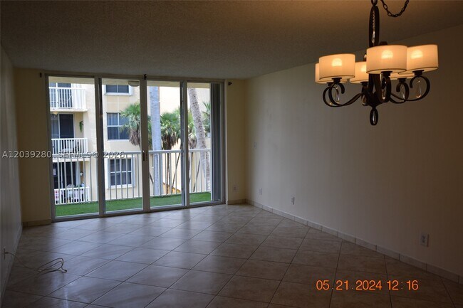 Foto del edificio - 1350 SE 3rd Ave