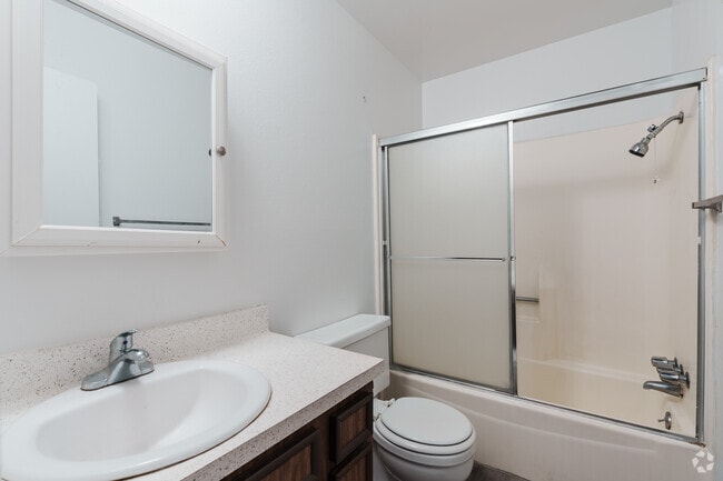 1BR, 1BA - 580SF - Bathroom - The Rowan Apartments