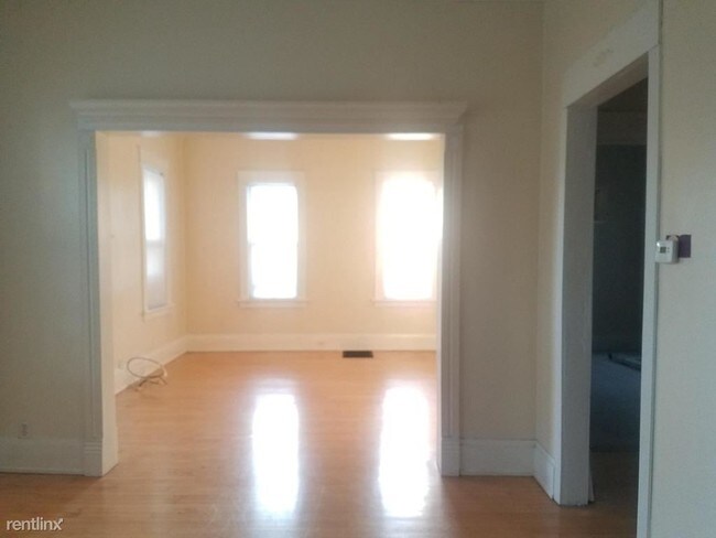 Foto del edificio - 2 br, 1 bath Apartment - 1806 E Thomas Ave