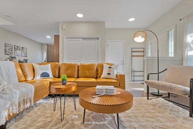 Photo du bâtiment - 115 Tuliptree Rd