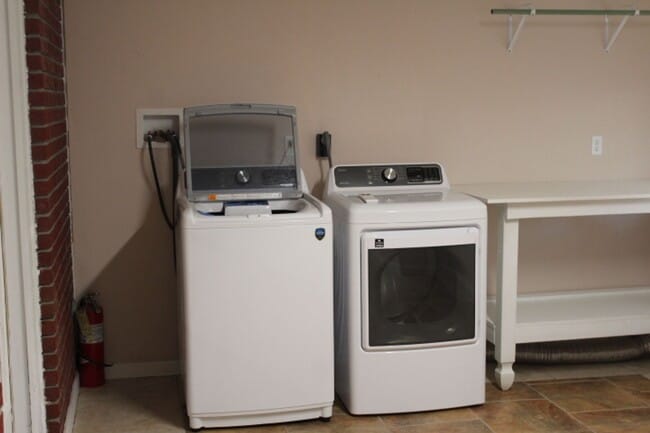 Building Photo - Quiet 3/2 Brick Home in Marianna