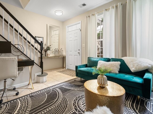 Foto del edificio - 5804 Summers Grove Rd