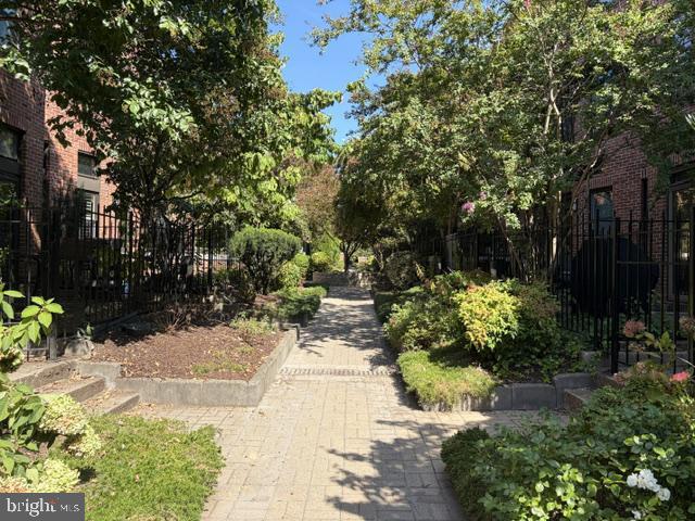 Foto del edificio - 918 Stubblefield Ln