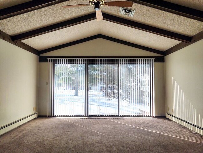 Building Photo - $1,195 | 2 Bedroom, 2 Bathroom Condo| PET ...