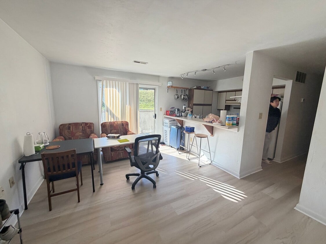 Claytor Square Condo – Prime Blacksburg Location - Claytor Square Condo – Prime Blacksburg Location