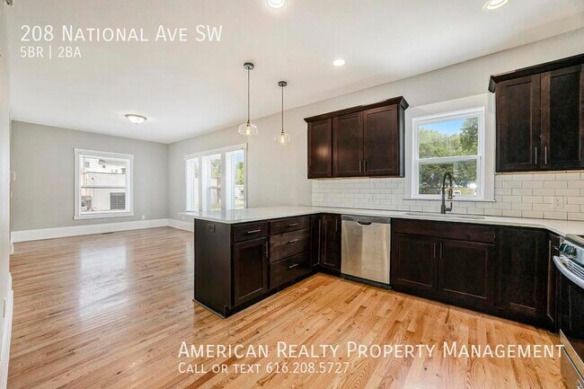 Building Photo - 208 National Ave SW