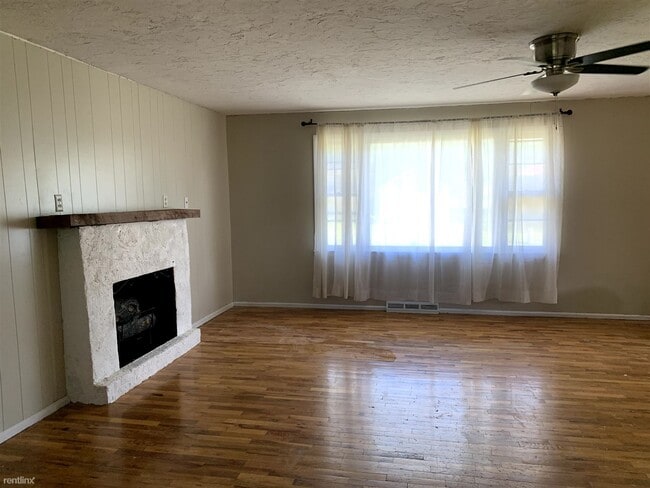 Building Photo - 2 br, 1.5 bath House - 105 East Pearl Street