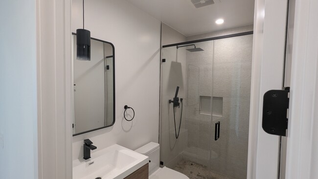 Building Photo - 3846 Bentley Ave