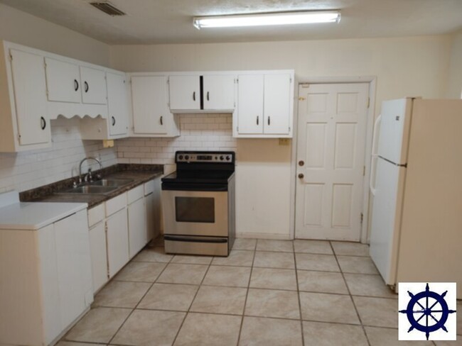 Foto del edificio - 1617 E 7th St