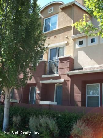 Primary Photo - 2 br, 2.5 bath House - 752 City Walk Place #2