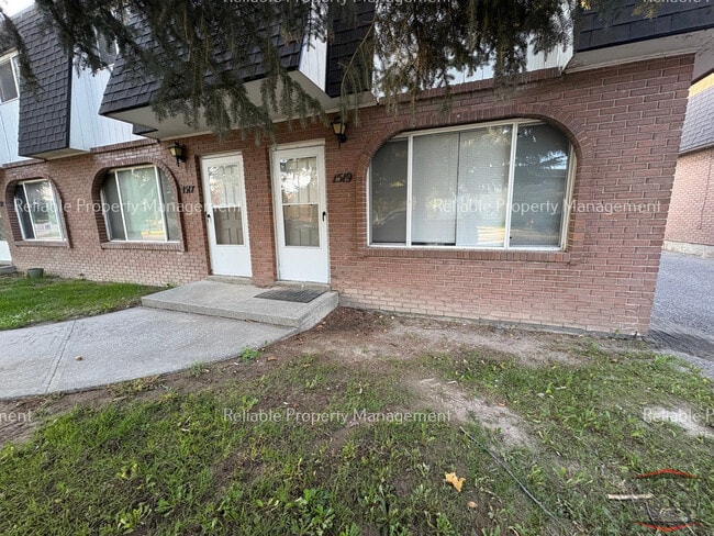 Building Photo - 1519 Laprele St