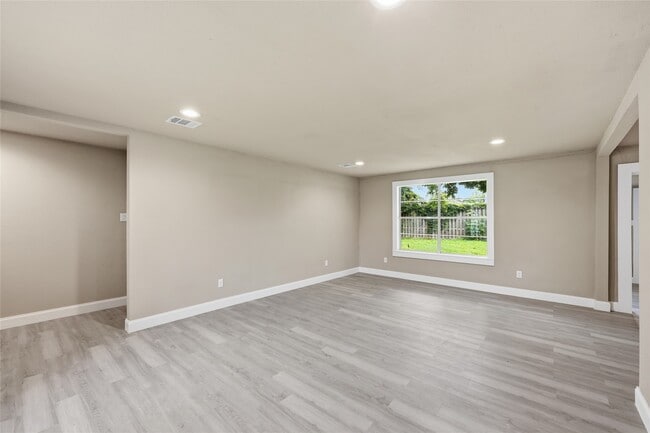 Building Photo - 3930 Hartel St