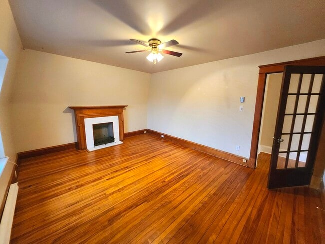 Building Photo - 562 Edward Ave