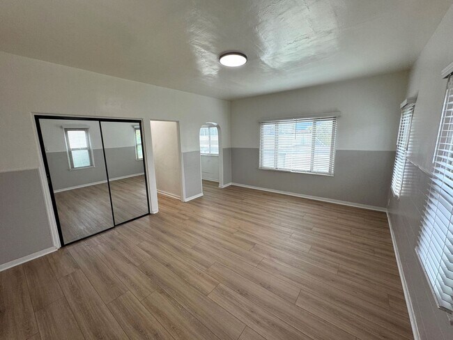 Foto del edificio - Remodeled Pierpont Beach Apartment