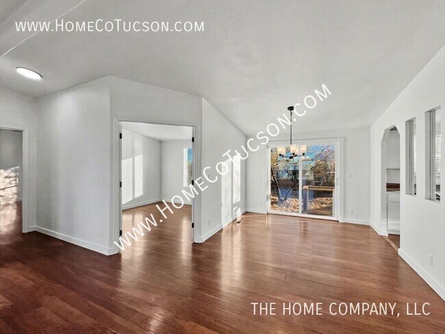 Building Photo - 5840 E Dakota Rd