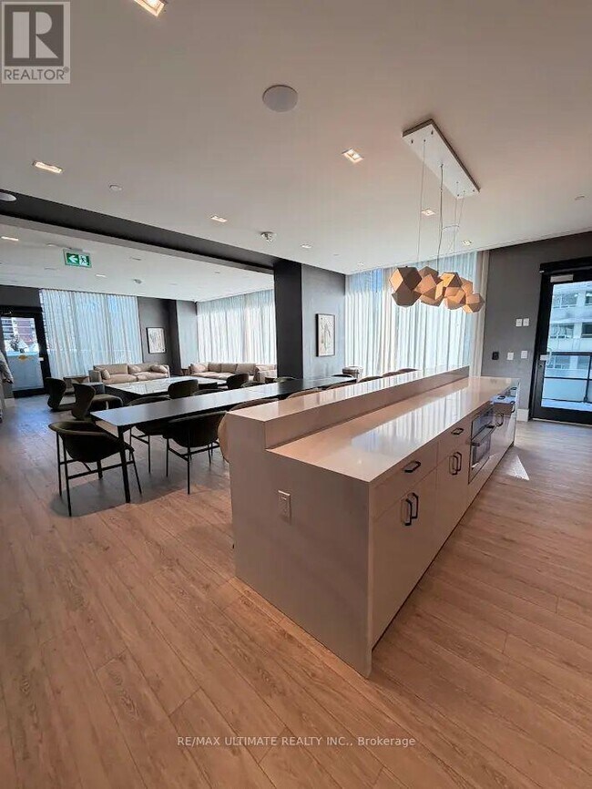 Photo du bâtiment - 65 Broadway Ave